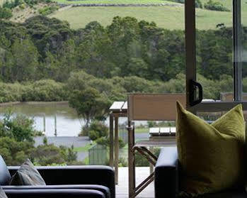 Riverside Lodge *